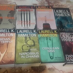 8 Laurell Hamilton Book Lot , Anita Blake Vampire Hunter